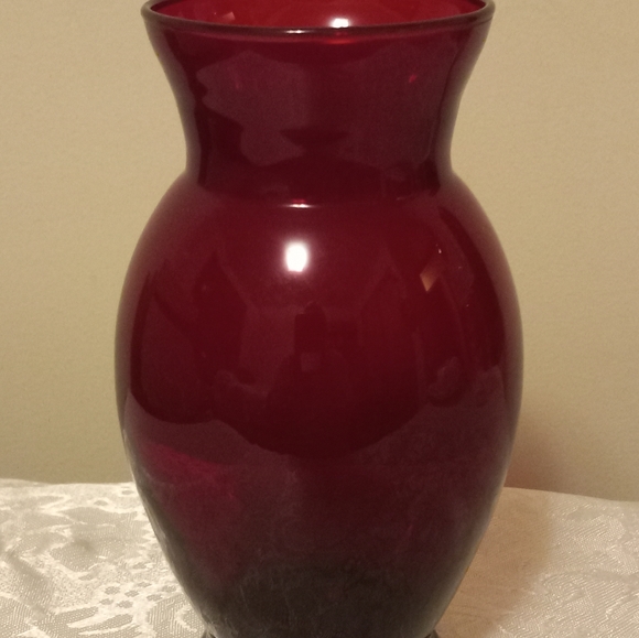 Vintage 1940s Ruby Red Vase 6 1/2" - Picture 1 of 4